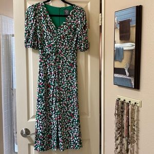 Fun Vince Camuto midi dress. 40.5” long from back neck line to hem.